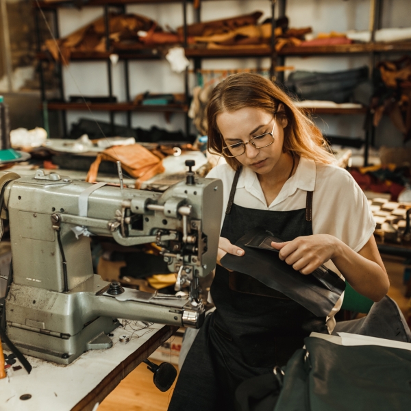 皮包定制生產(chǎn)箱包的工廠 皮具行業(yè)十大加工廠!加盟